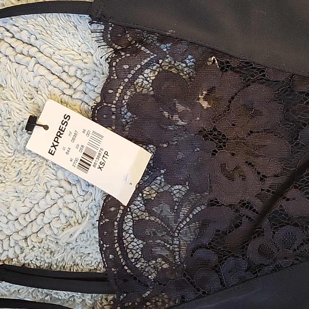 Express Lace Tanks - Picture 5 of 6